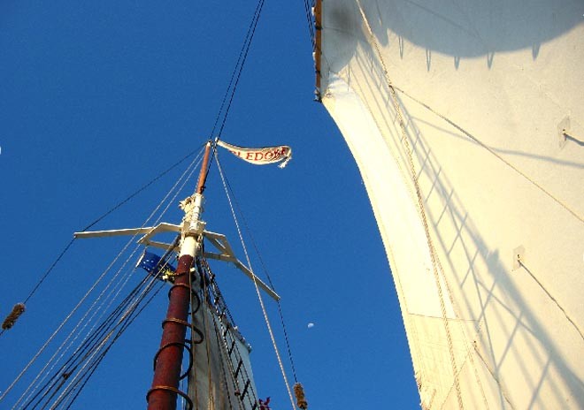 Nothing like sailing a conventional yacht ©  SW